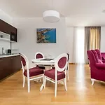 Apartments Lora In Apart-Hotel