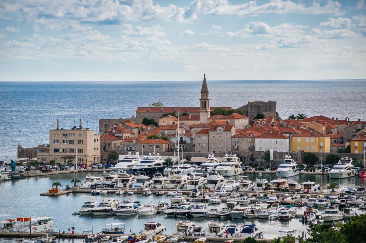 Apartment Lora In Budva