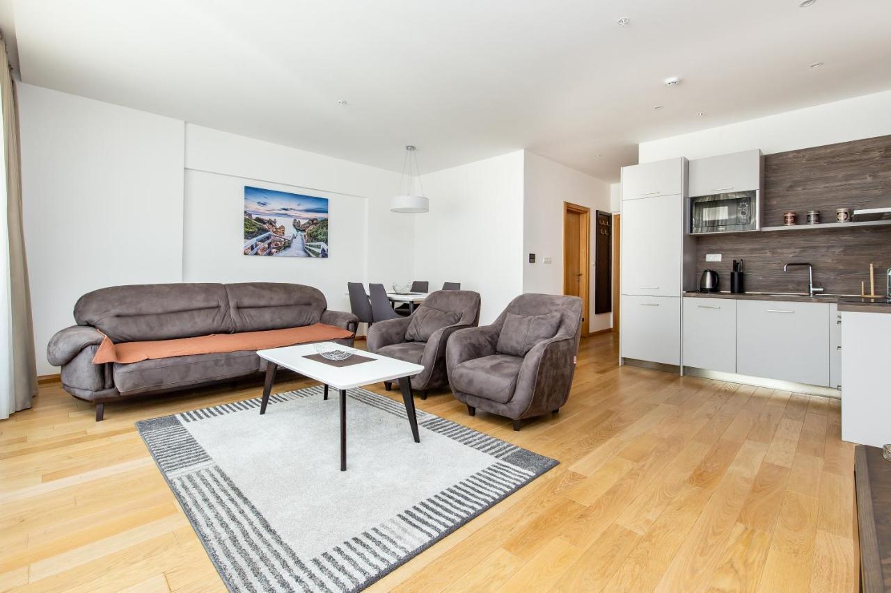 Apartment Lora In *