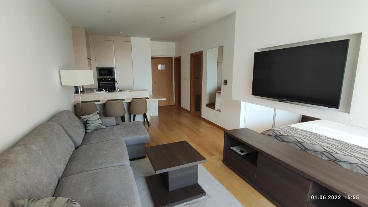 Lora In Apartment *
