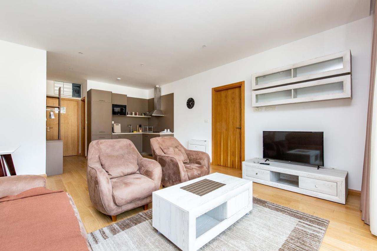 Apartment Lora In