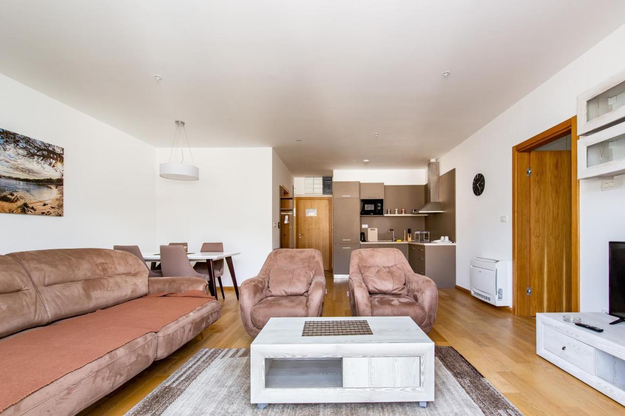 Apartment Lora In *