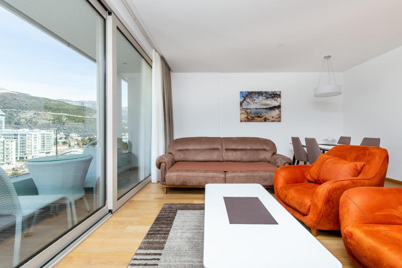 Lora In Apartment