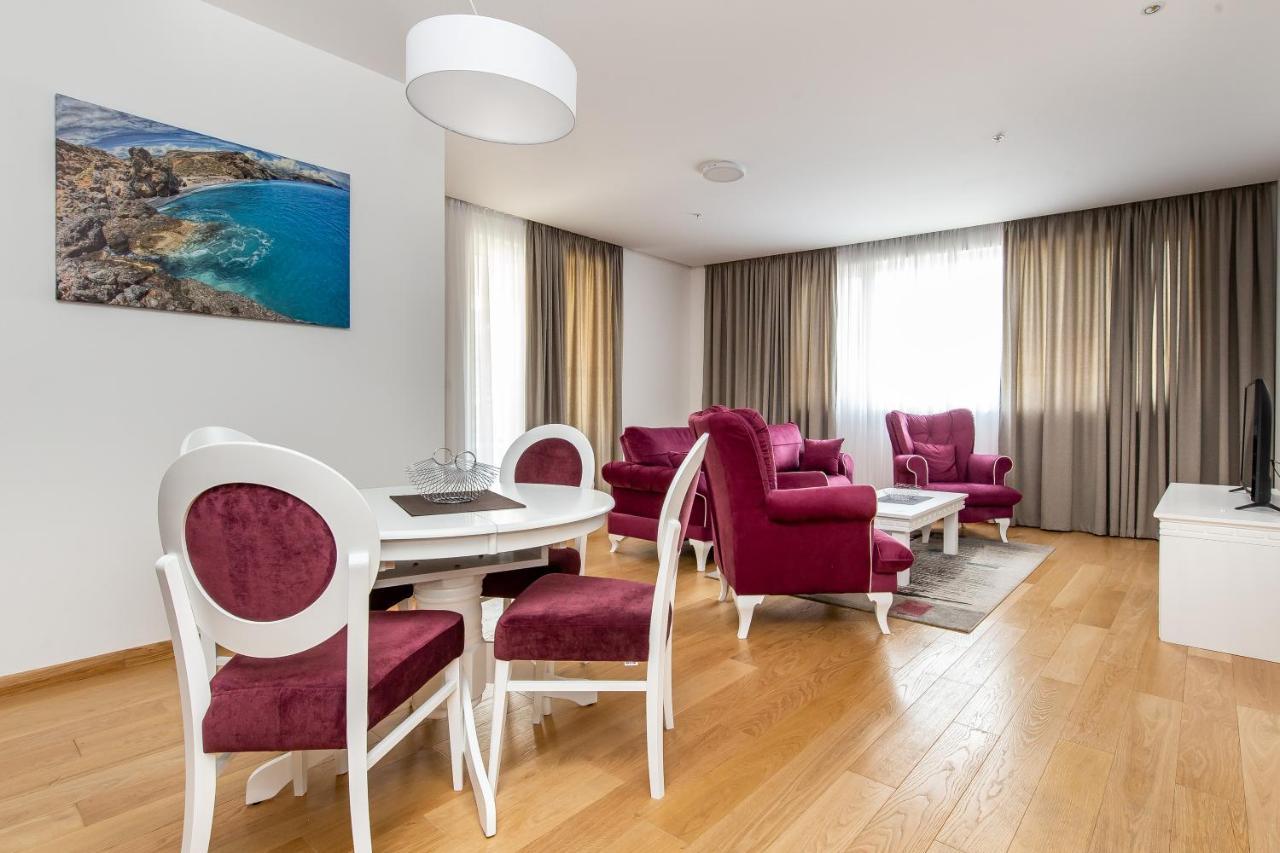 Lora In Apartament *