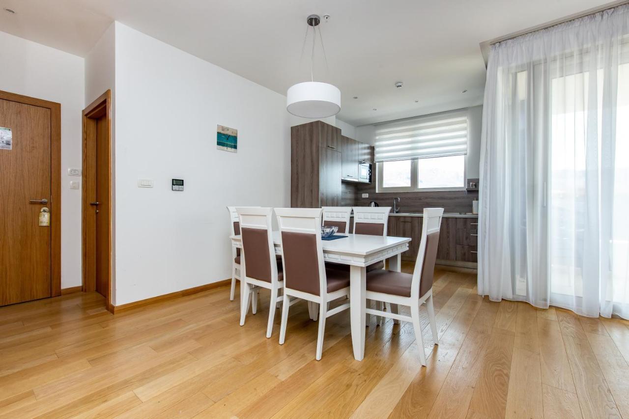 Apartament Lora In *